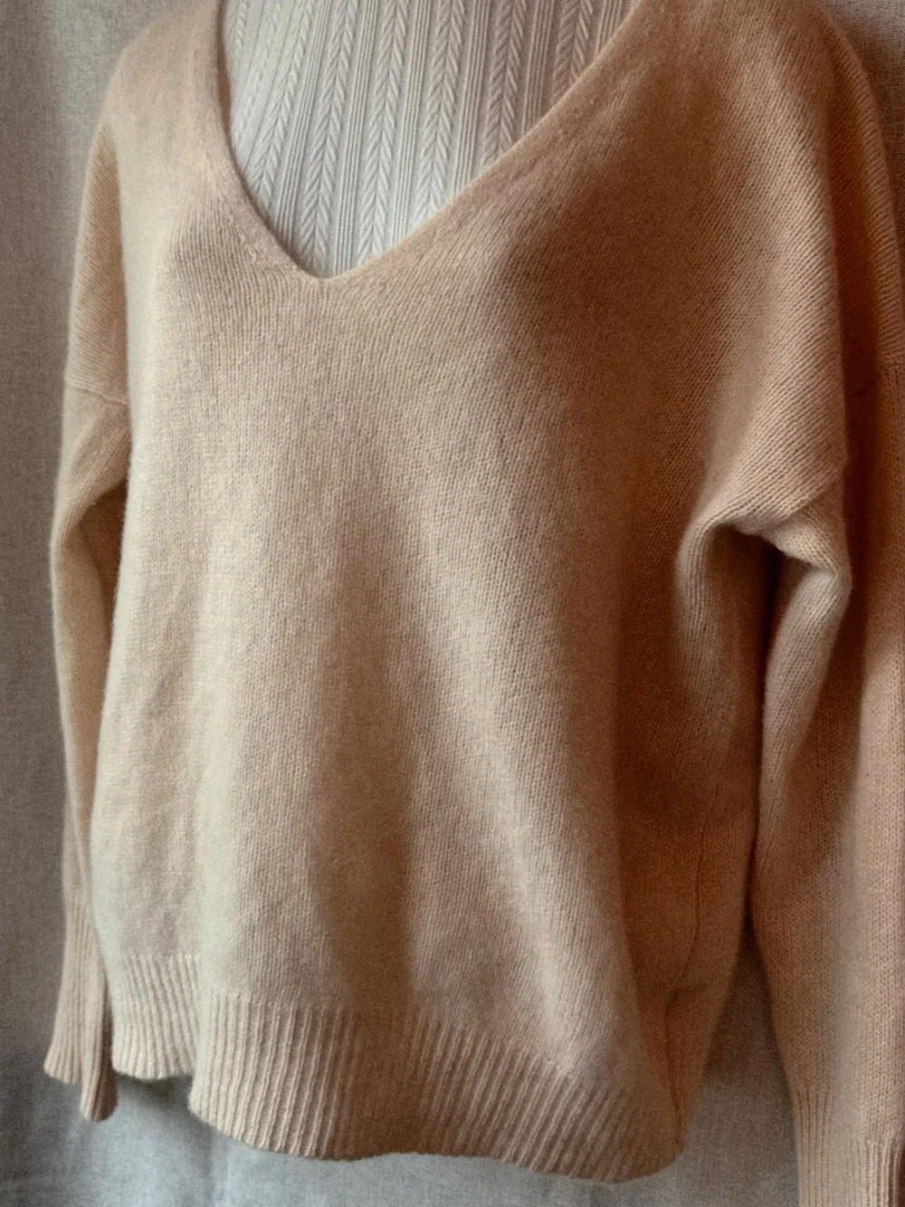 🍮 100% Cashmere • 360Cashmere • Dulce de Leche Cheesecake • Vanilla Cream V-Neck - Picture 9 of 11